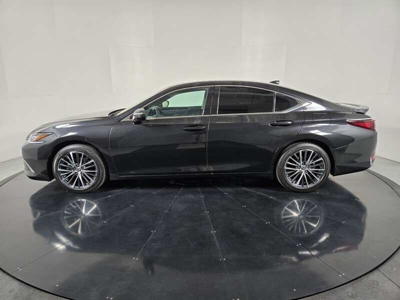 2024 Lexus ES 300h Premium photo 2