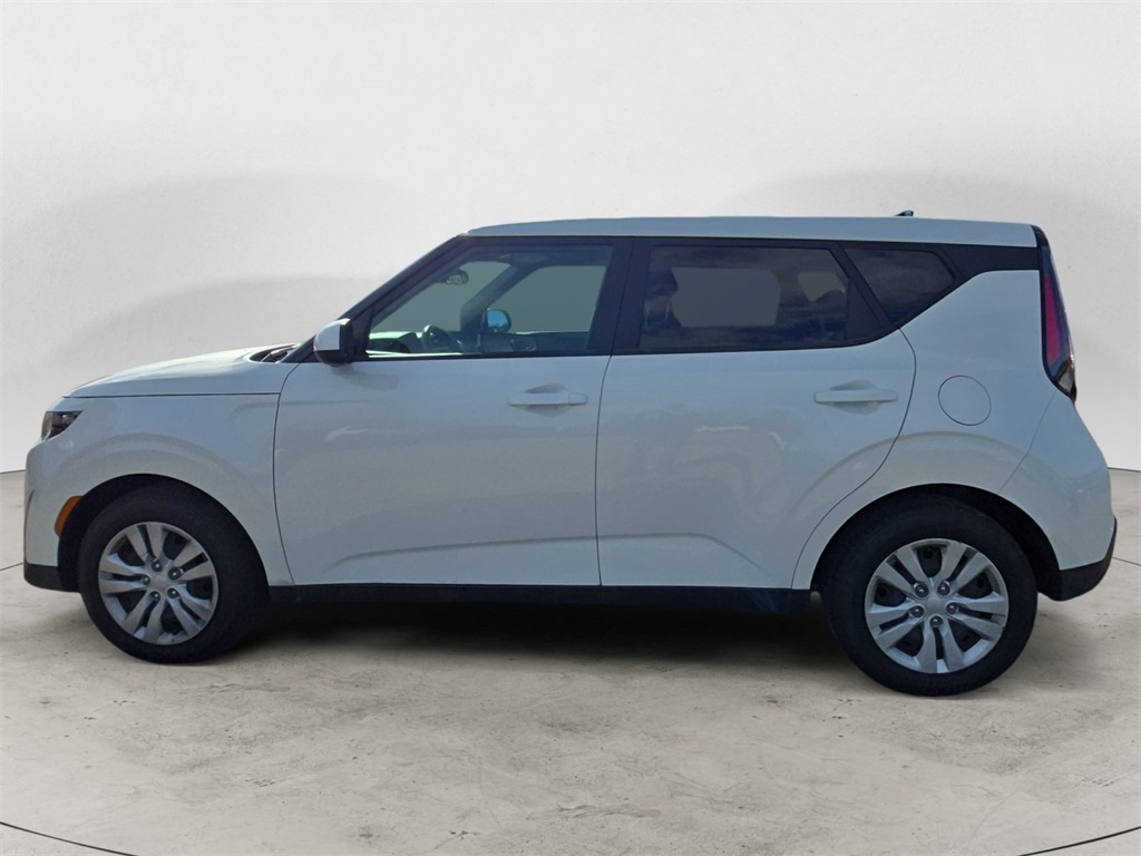 2023 Kia Soul LX photo 2