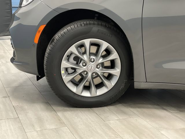 2025 Chrysler Pacifica photo 33