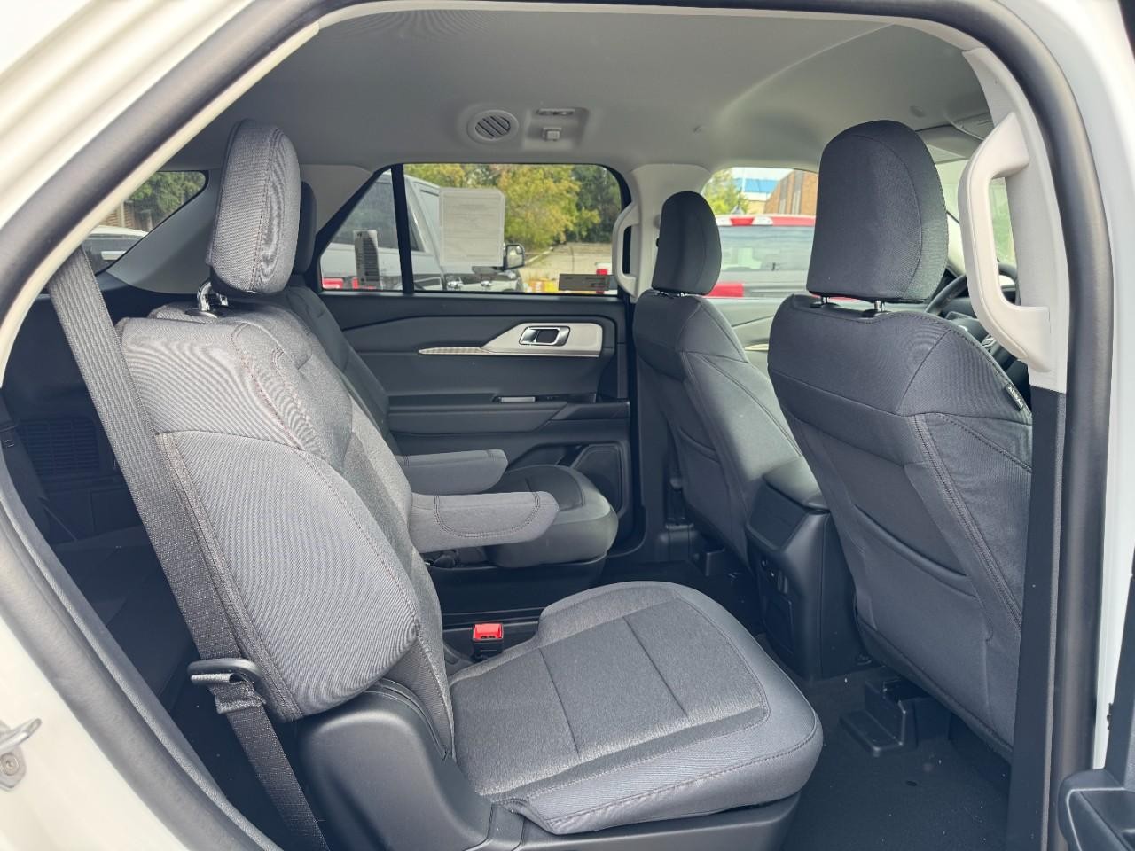 2026 Ford Explorer photo 3