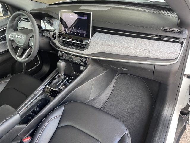 2024 Jeep Compass Latitude Lux photo 16