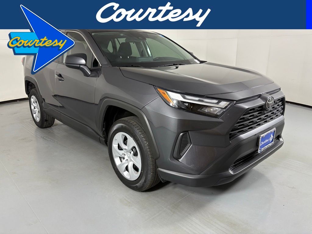 2024 Toyota RAV4 LE's photo