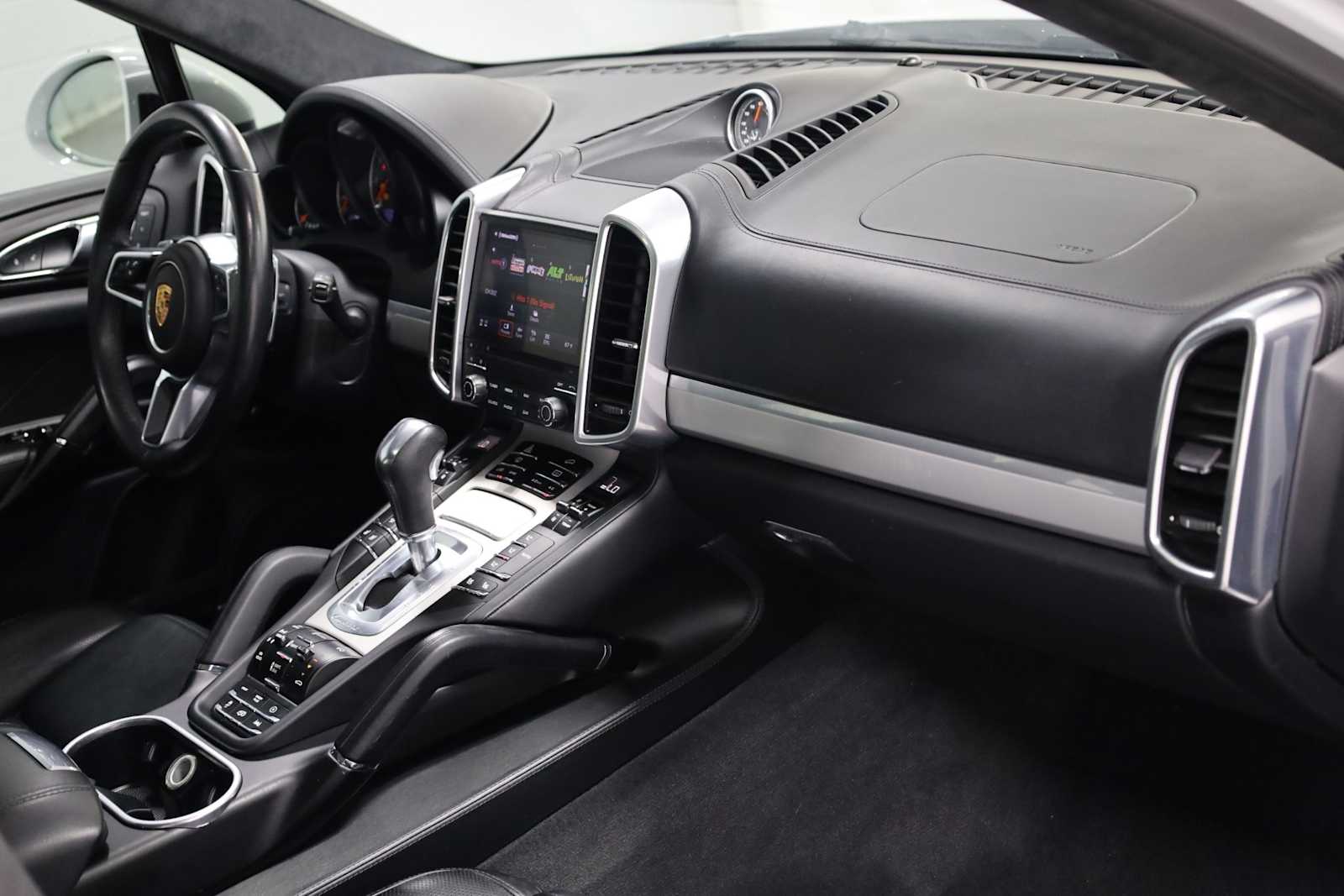 2018 Porsche Cayenne GTS photo 4