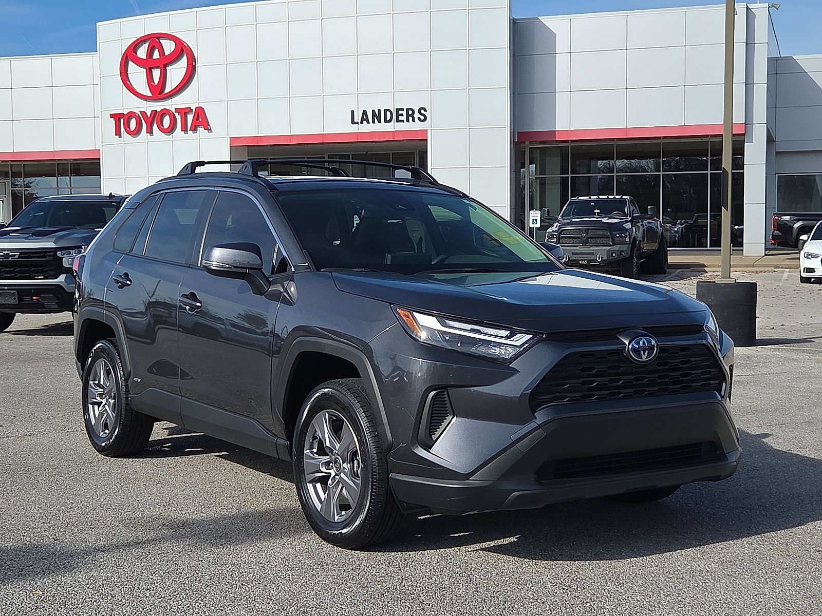 2022 Toyota RAV4 XLE's photo