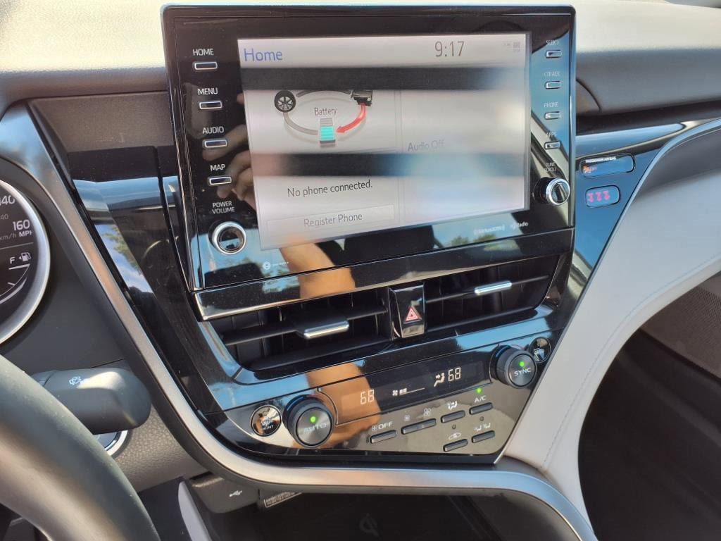 2021 Toyota Camry Hybrid LE photo 10