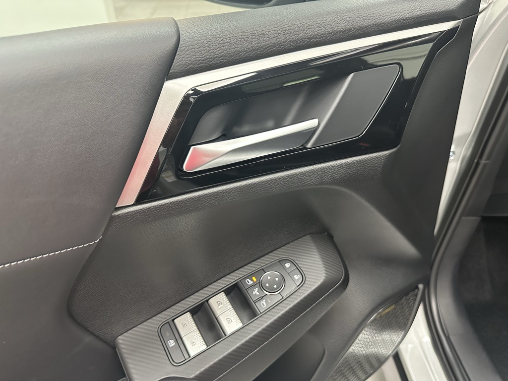 2025 Mitsubishi Outlander SE photo 12