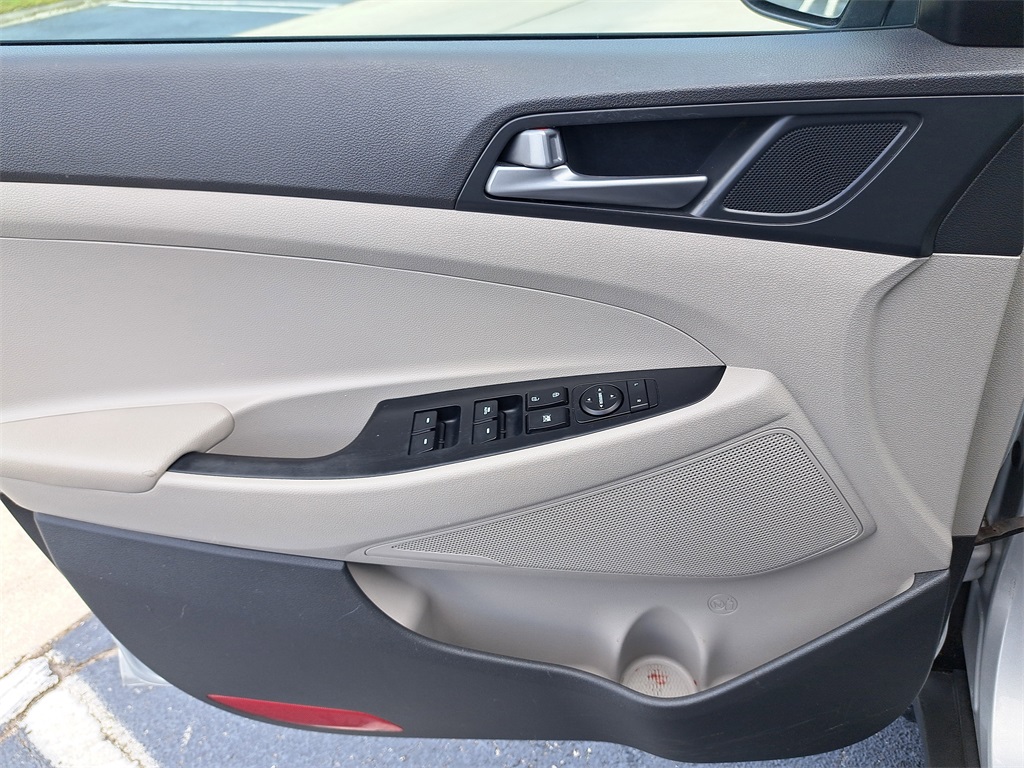 2016 Hyundai Tucson SE photo 19