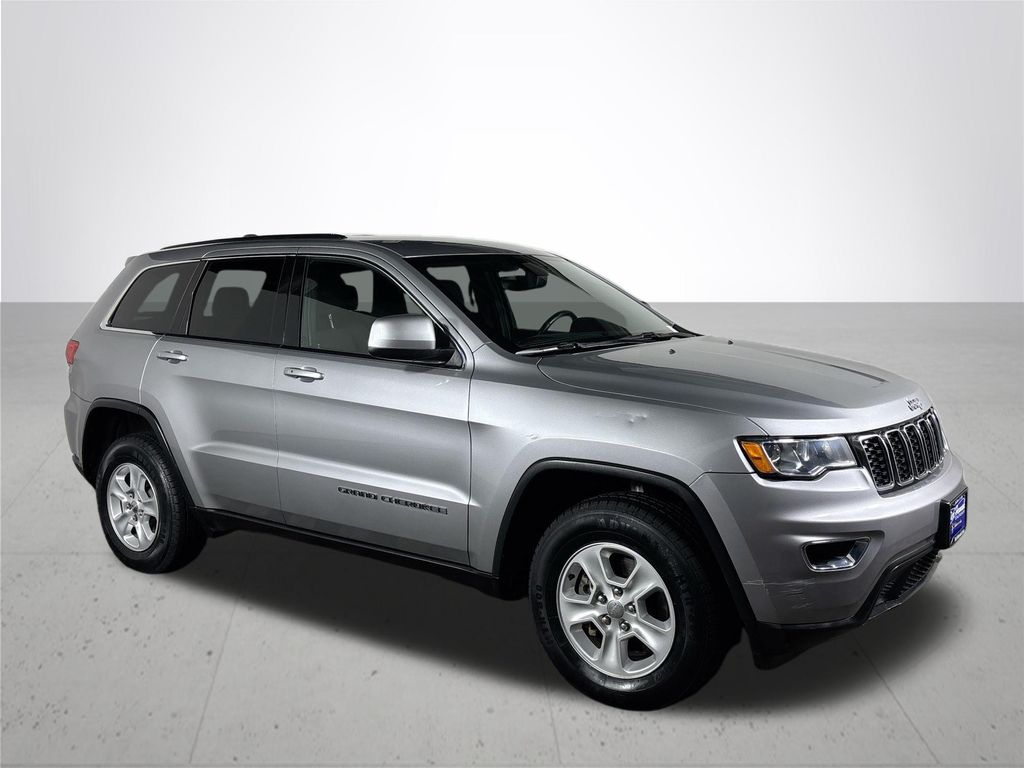 2017 Jeep Grand Cherokee Laredo photo 4
