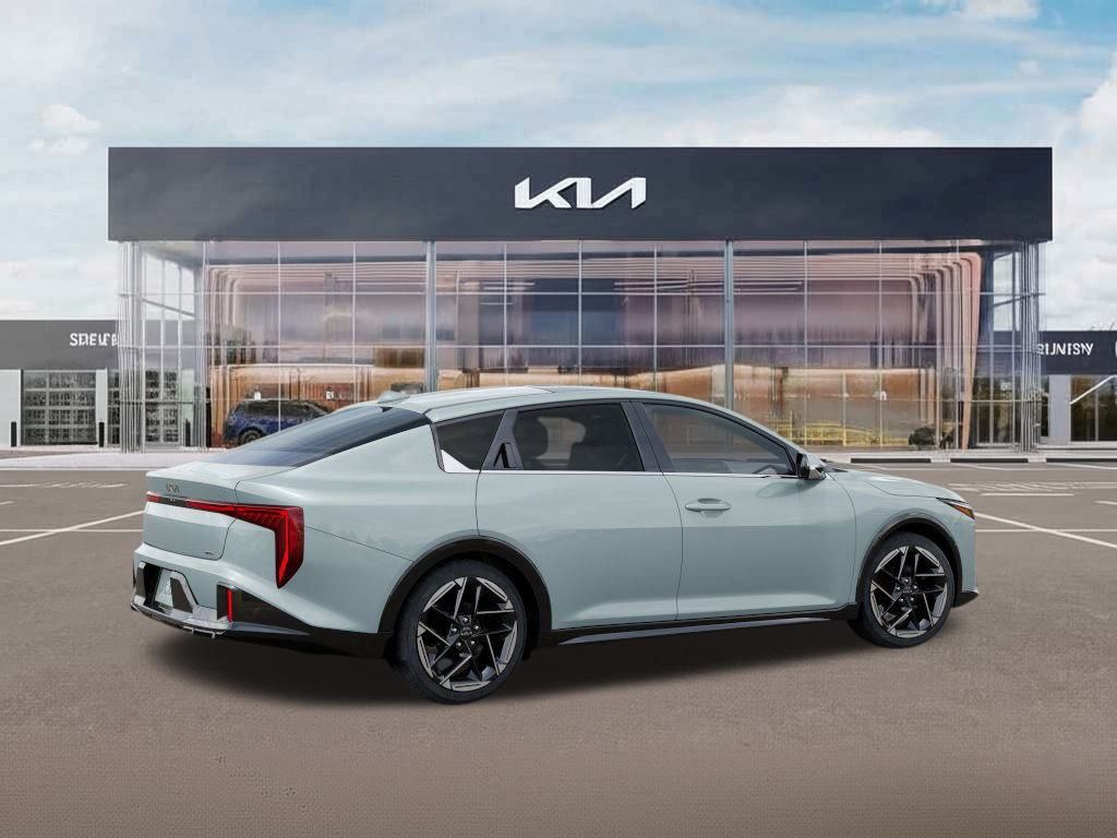 2025 Kia K4 GT-Line photo 3