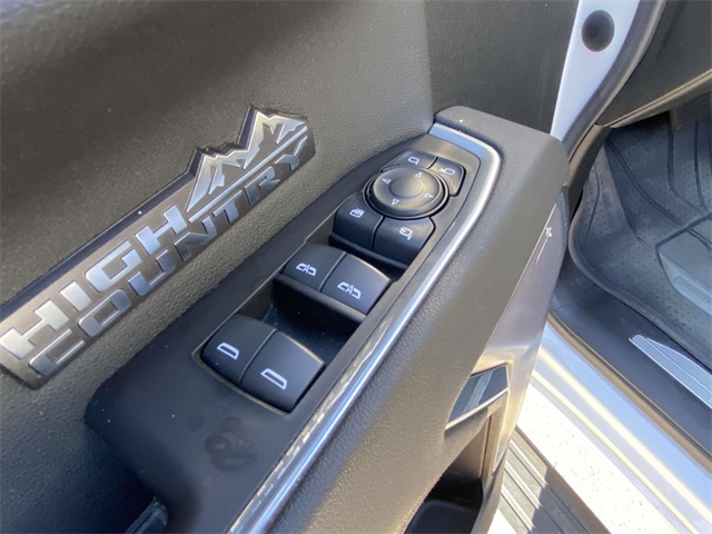 2023 Chevrolet Silverado 1500 High Country photo 19
