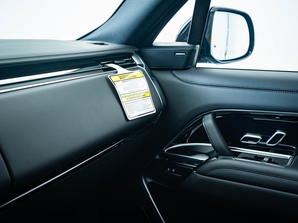 2025 Land Rover Range Rover SE photo 32