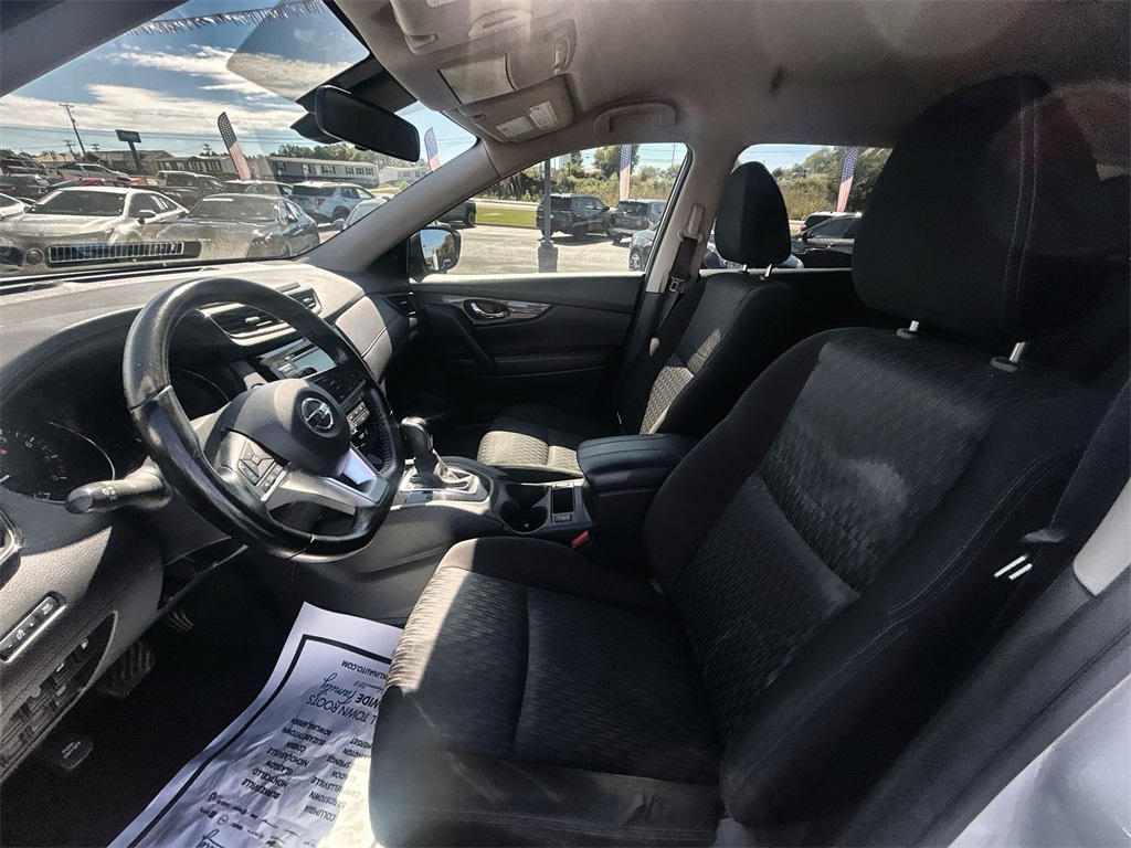 2020 Nissan Rogue SV photo 15