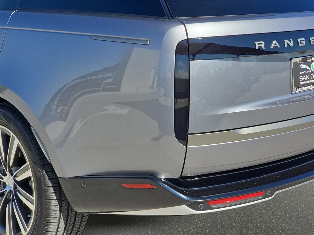 2023 Land Rover Range Rover SE photo 32