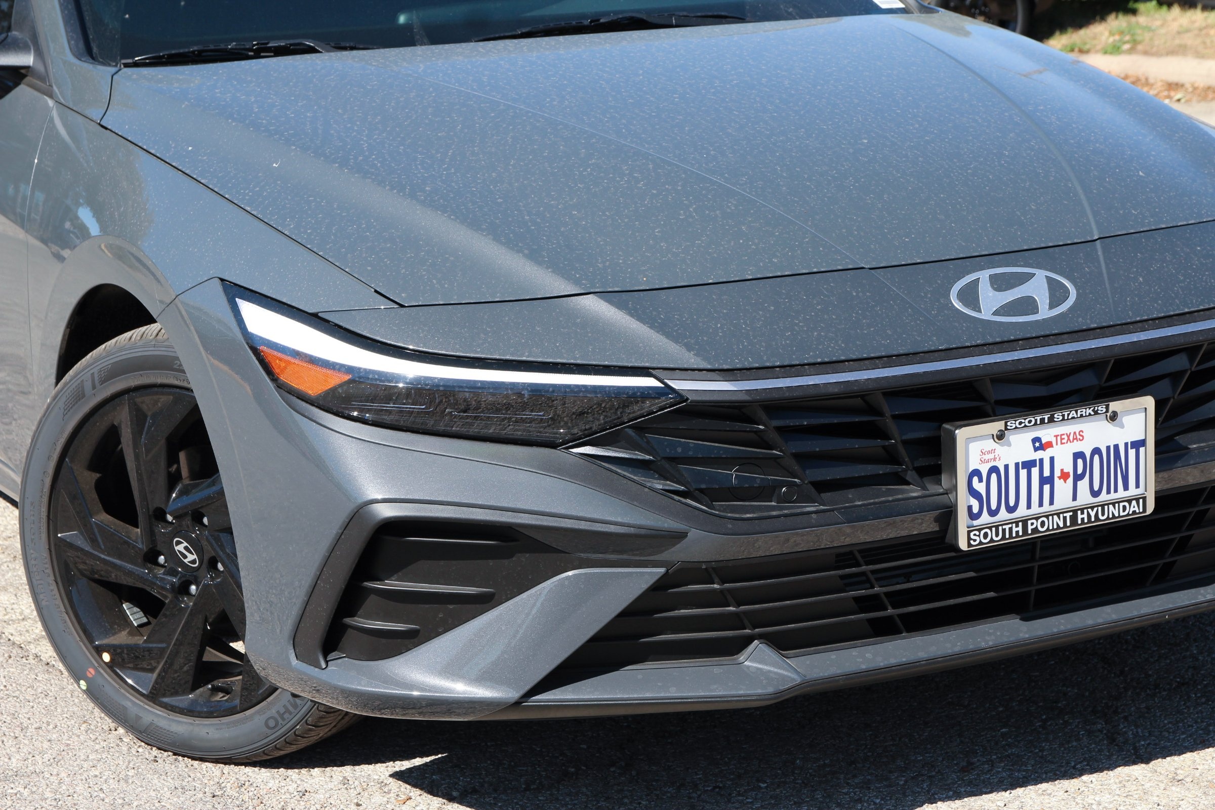 2026 Hyundai Elantra SEL Sport photo 2