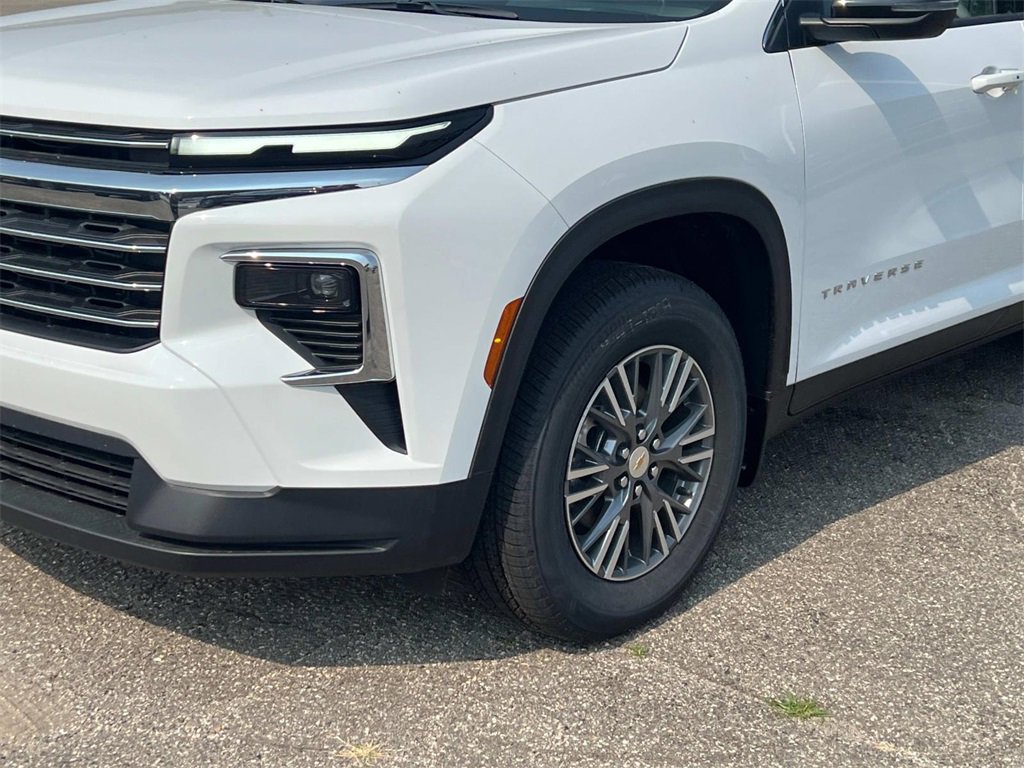 2025 Chevrolet Traverse photo 7