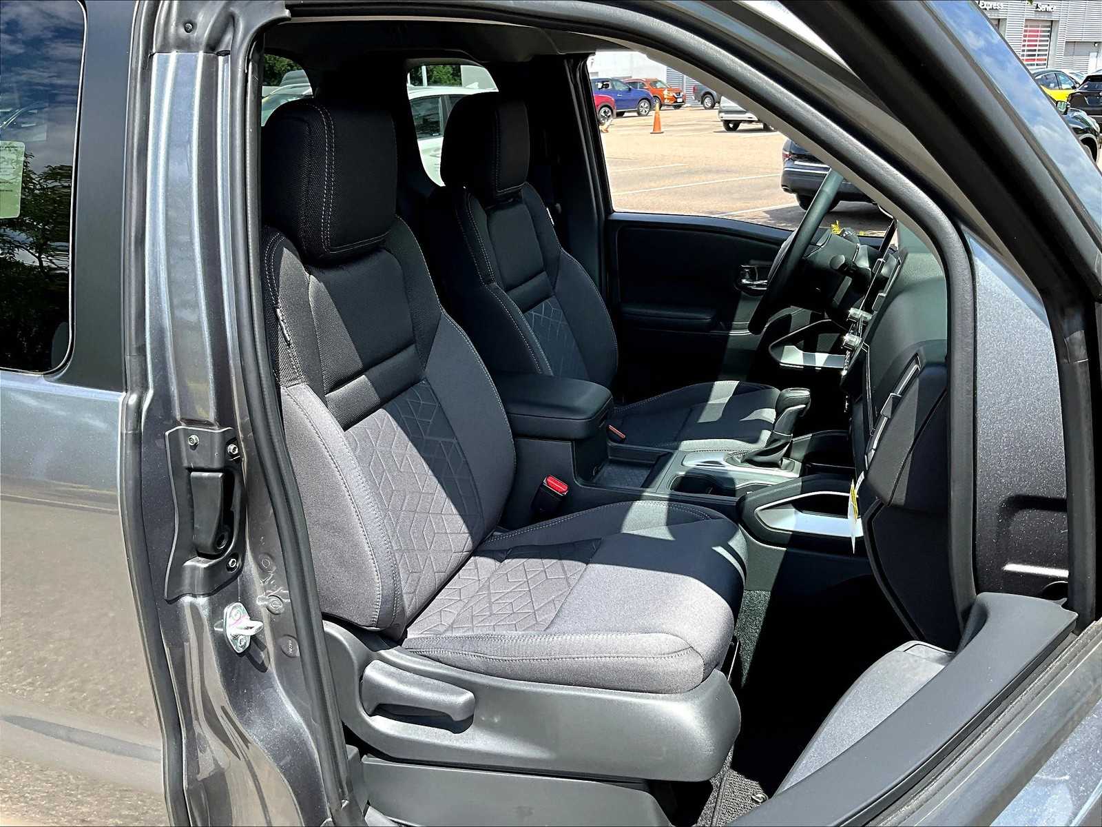 2025 Nissan Frontier SV photo 11