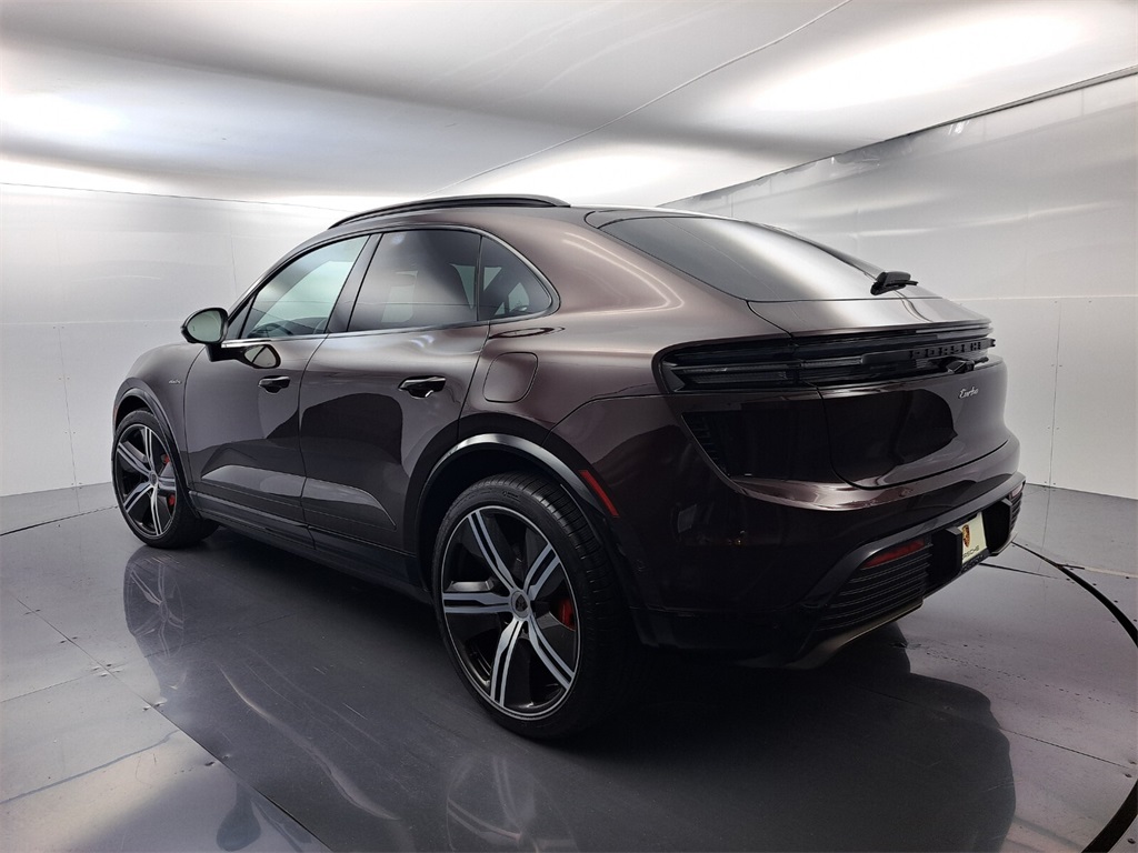 2024 Porsche Macan Electric Turbo photo 3
