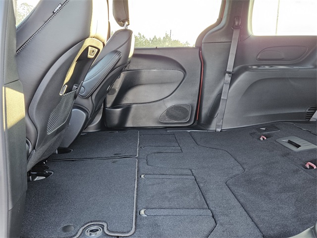 2026 Chrysler Pacifica photo 4