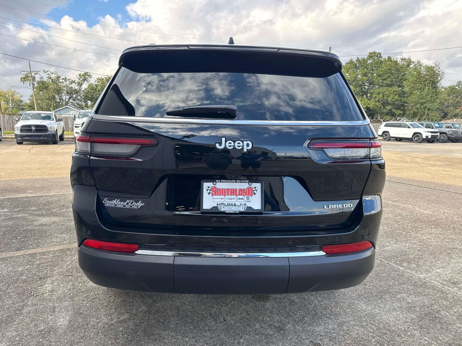 2025 Jeep Grand Cherokee Laredo X photo 4