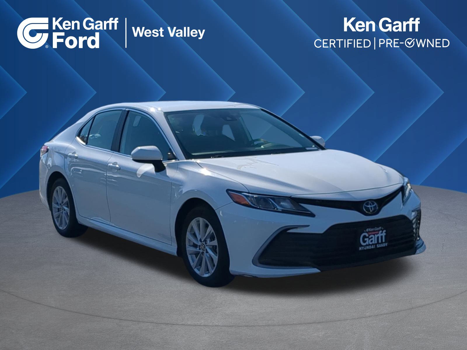 2024 Toyota Camry LE's photo