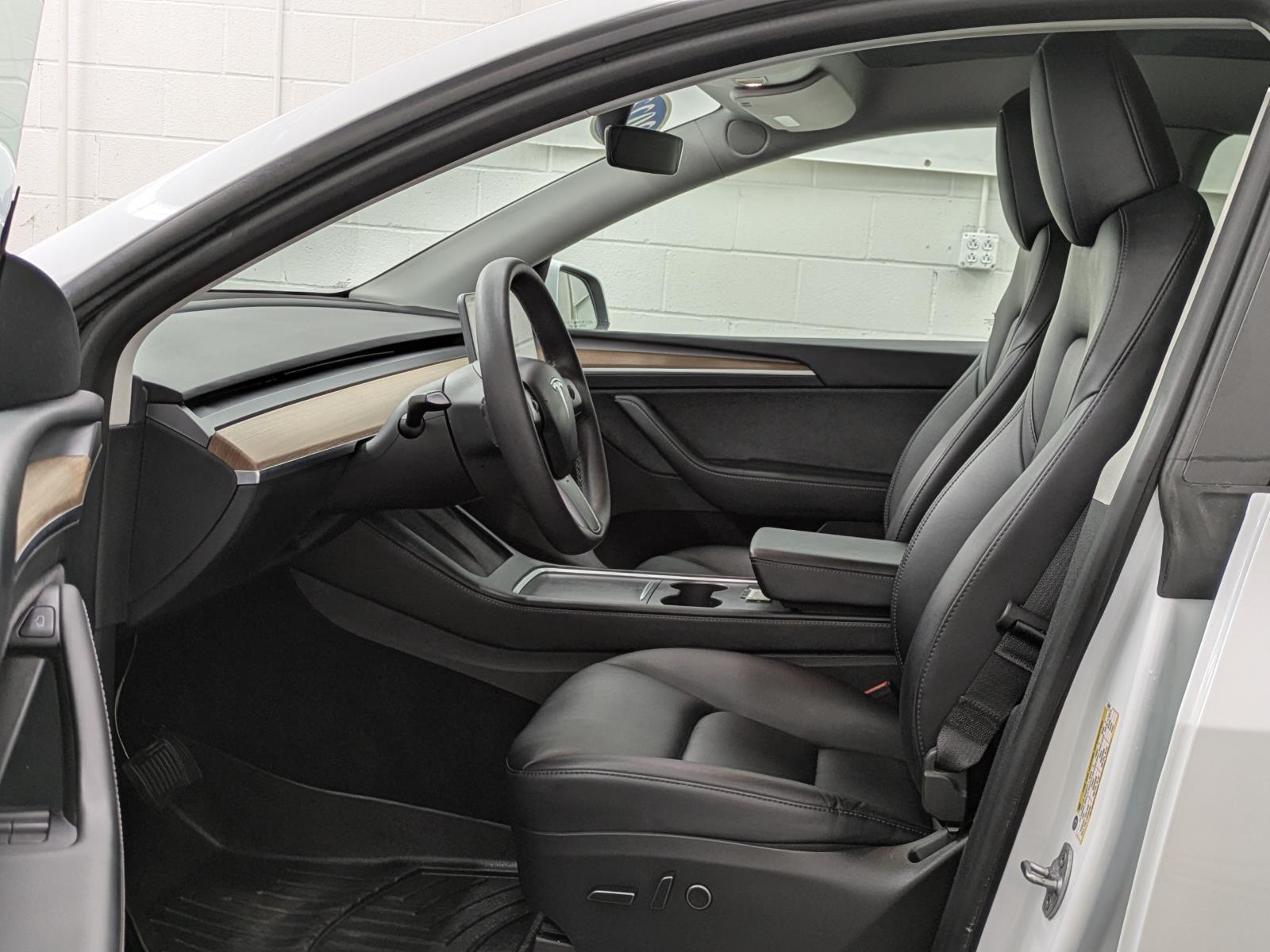 2023 Tesla Model Y Long Range photo 3