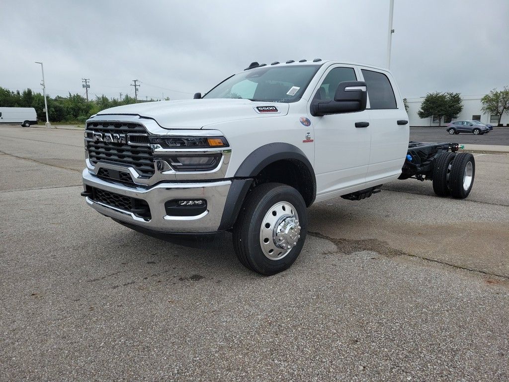 2025 Ram 5500 photo 3