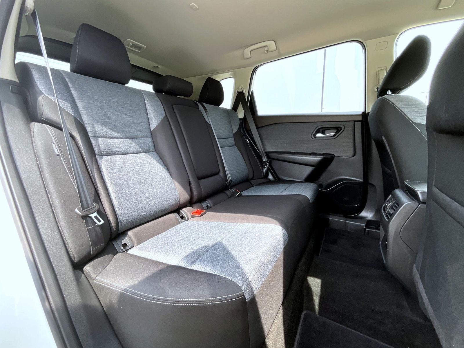 2022 Nissan Rogue SV photo 20