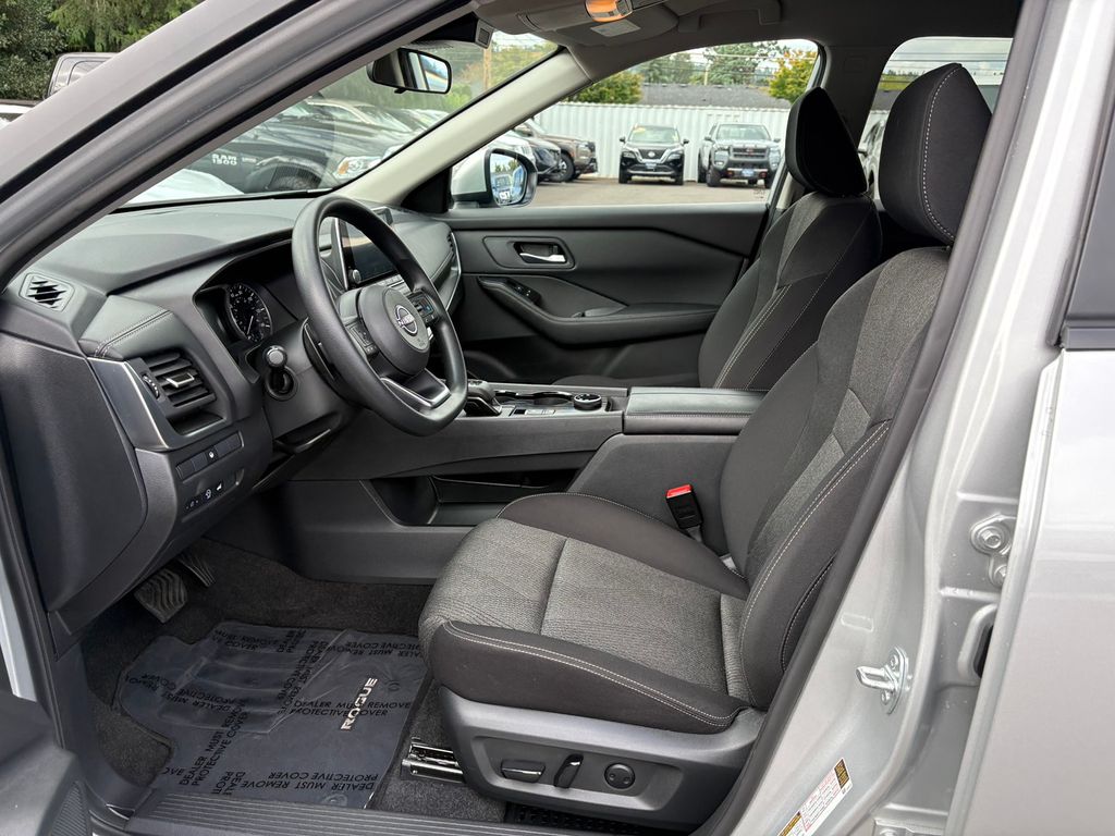 2024 Nissan Rogue SV photo 12