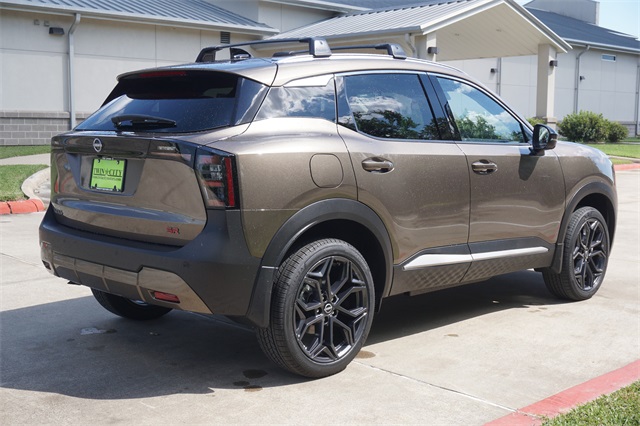 2026 Nissan Kicks SR photo 2