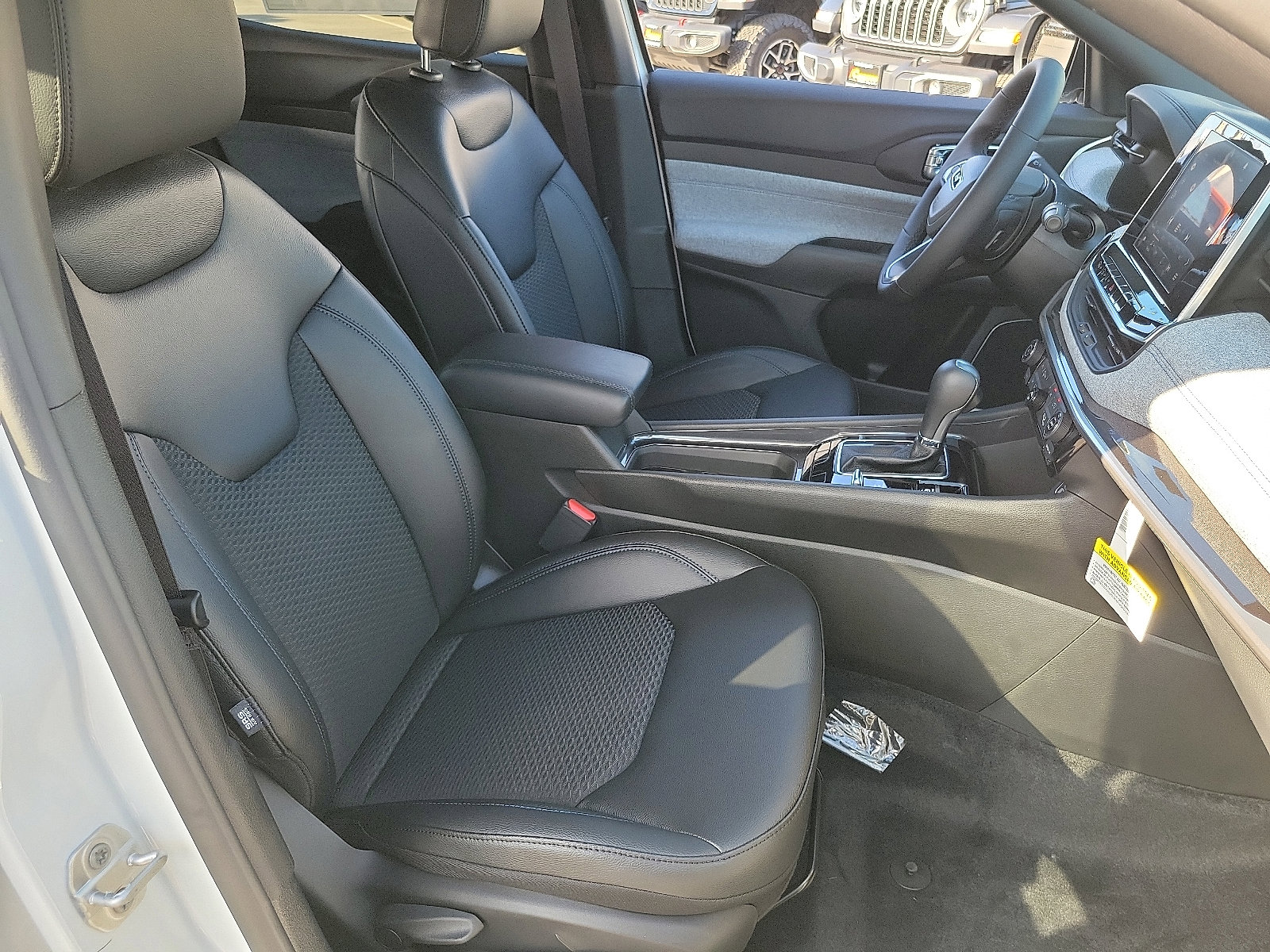 2025 Jeep Compass Latitude photo 13