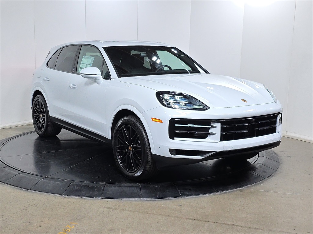 2025 Porsche Cayenne photo 3