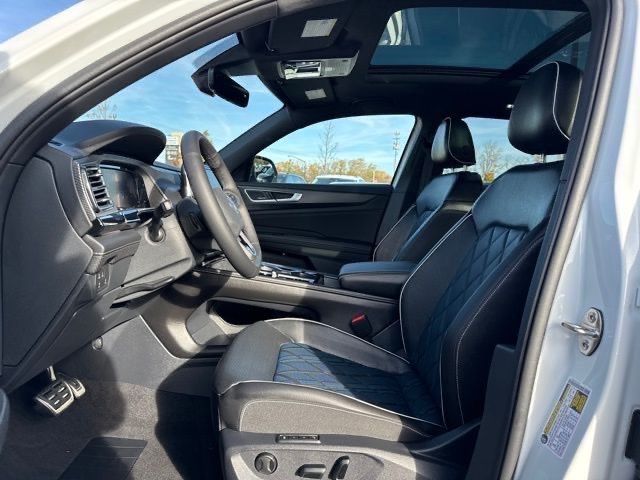 2025 Volkswagen Atlas Cross Sport SEL Premium R-Line photo 11