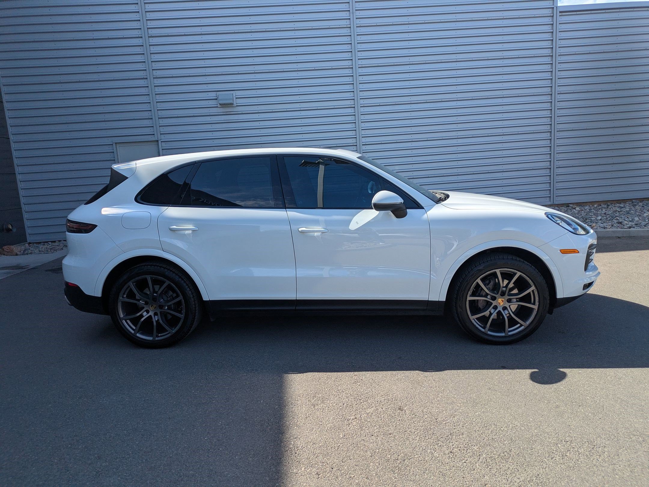 2020 Porsche Cayenne photo 2