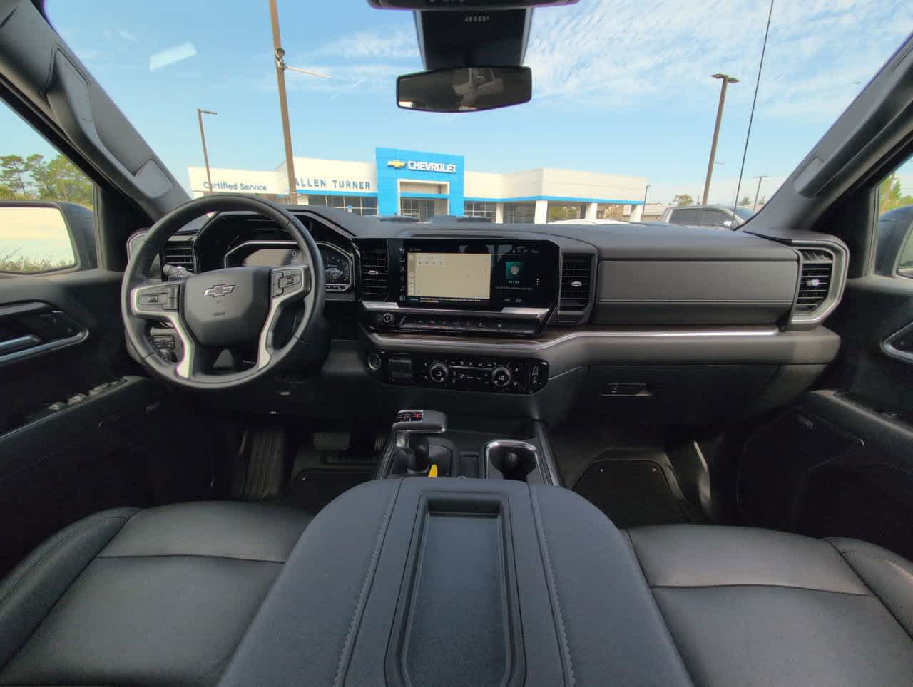2022 Chevrolet Silverado 1500 RST photo 2