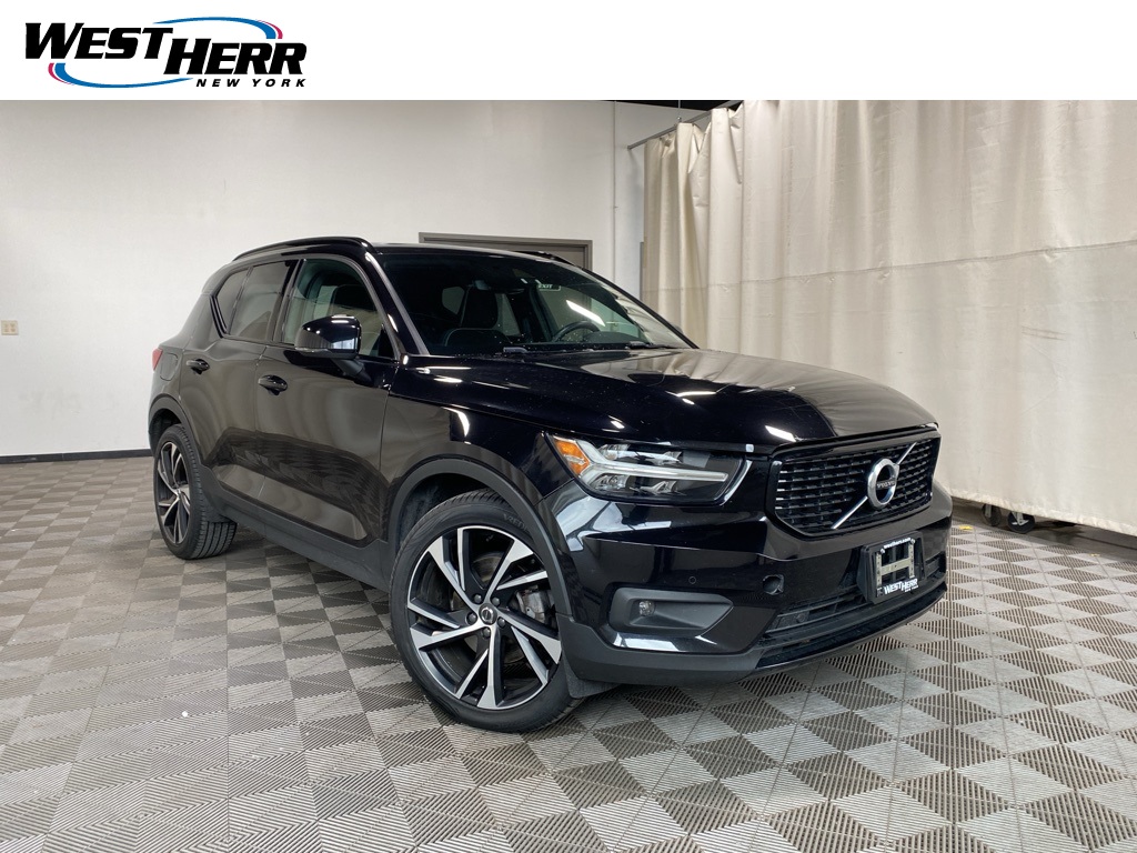 2020 Volvo XC40 R-Design's photo