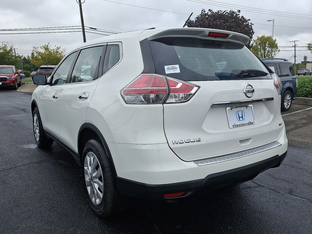 2015 Nissan Rogue S photo 2