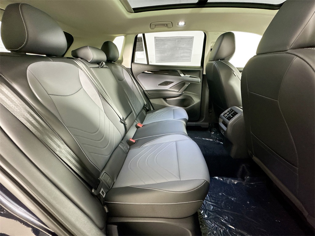 2025 Volkswagen Tiguan SE photo 17