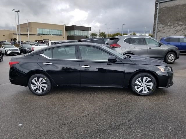 2025 Nissan Altima S photo 8