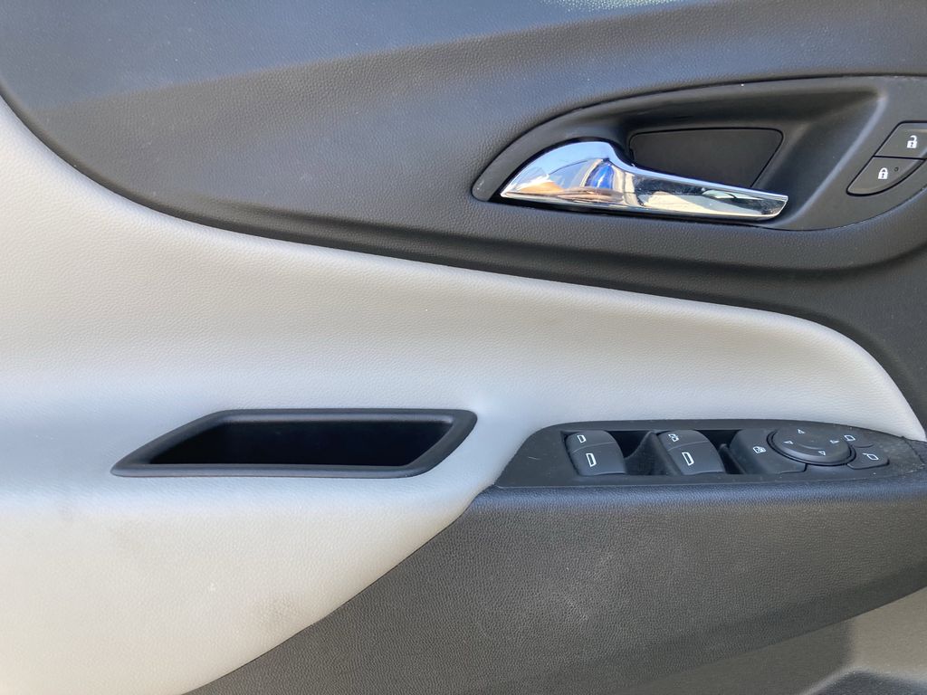 2022 Chevrolet Equinox LS photo 25
