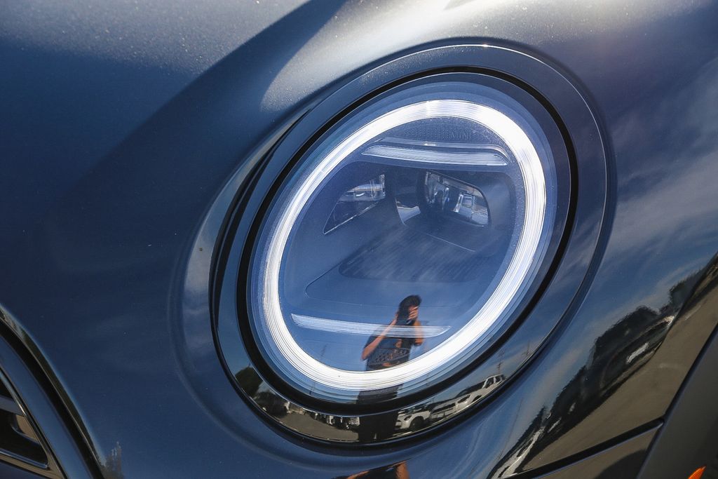 2025 Mini Cooper 2 Door Hardtop Signature photo 4
