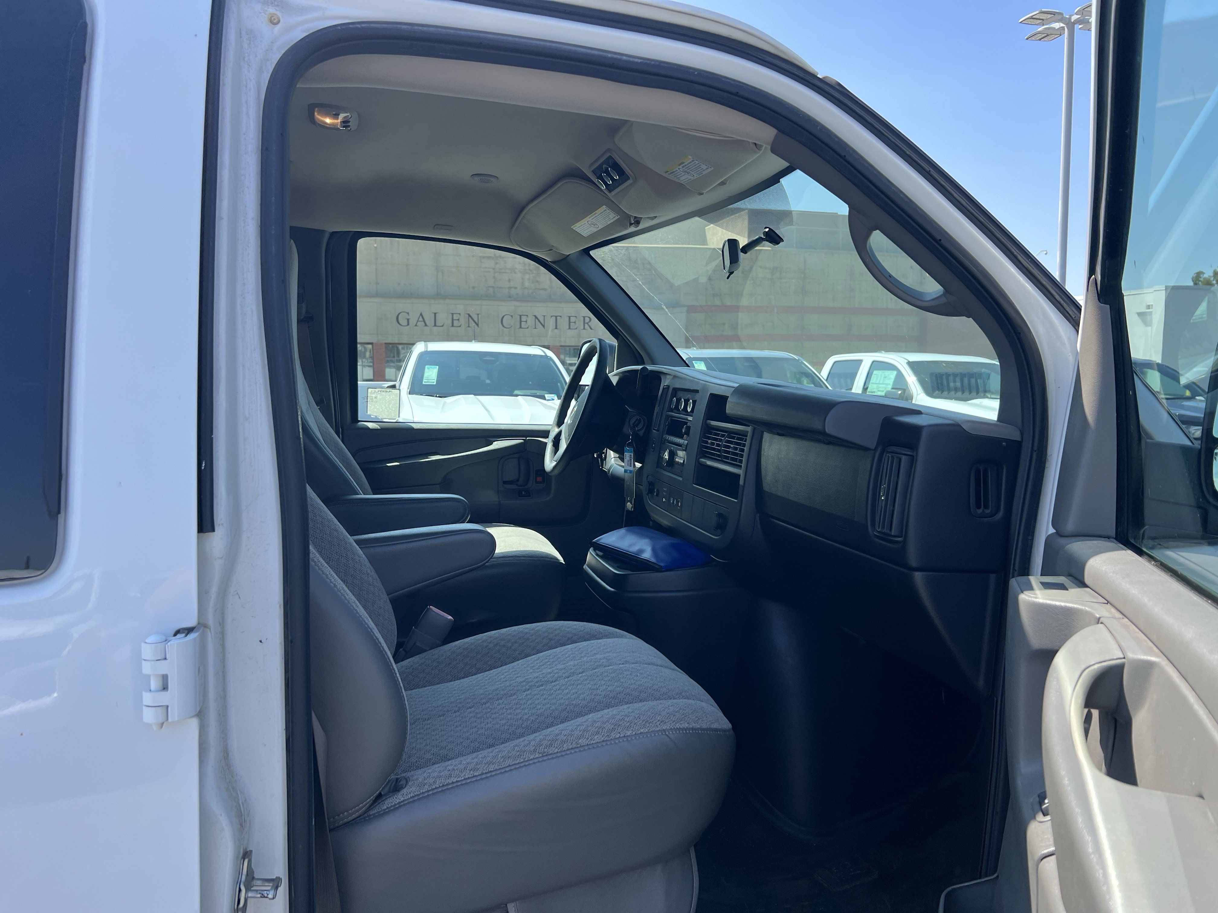 2013 Chevrolet Express Passenger 3500 LT photo 4