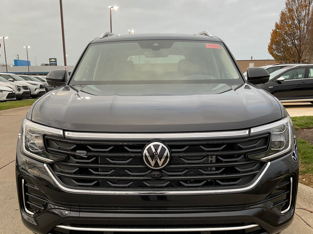 2026 Volkswagen Atlas SEL Premium R-Line photo 2