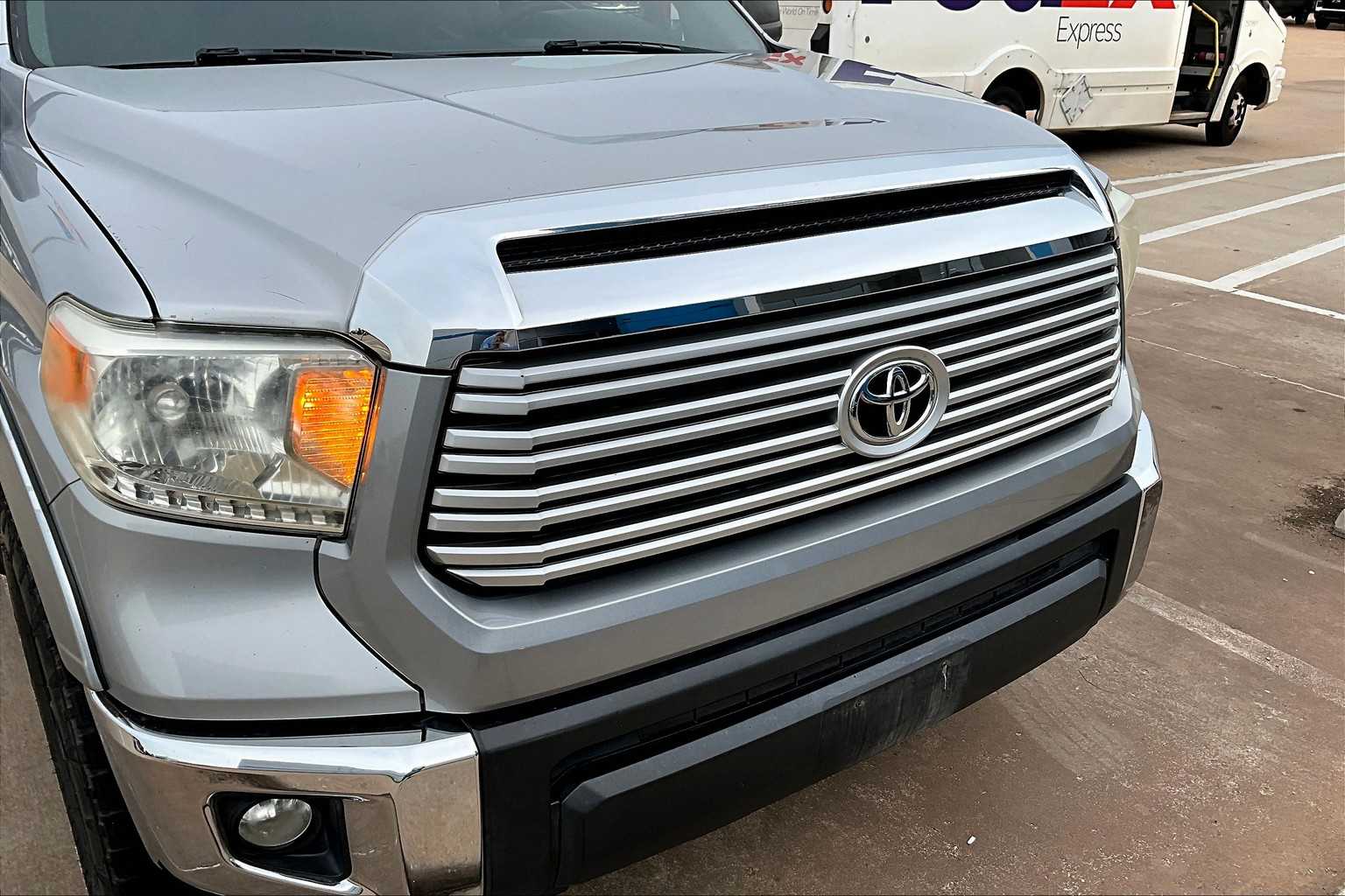 2017 Toyota Tundra SR5 photo 25