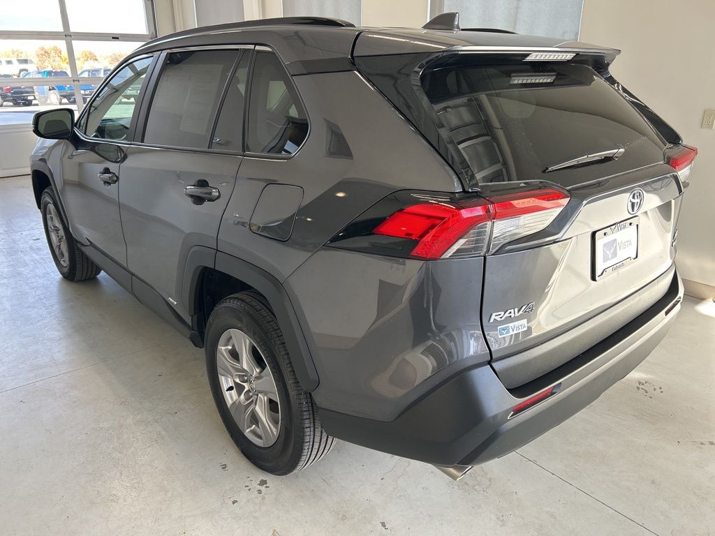 2025 Toyota RAV4 Hybrid XLE photo 4