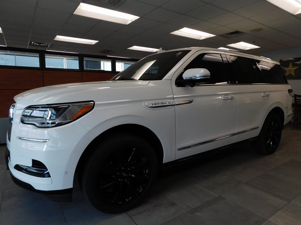 2024 Lincoln Navigator Reserve's photo