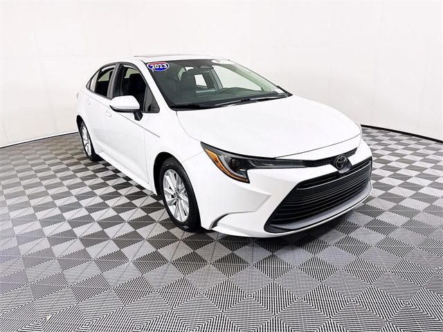2023 Toyota Corolla LE's photo