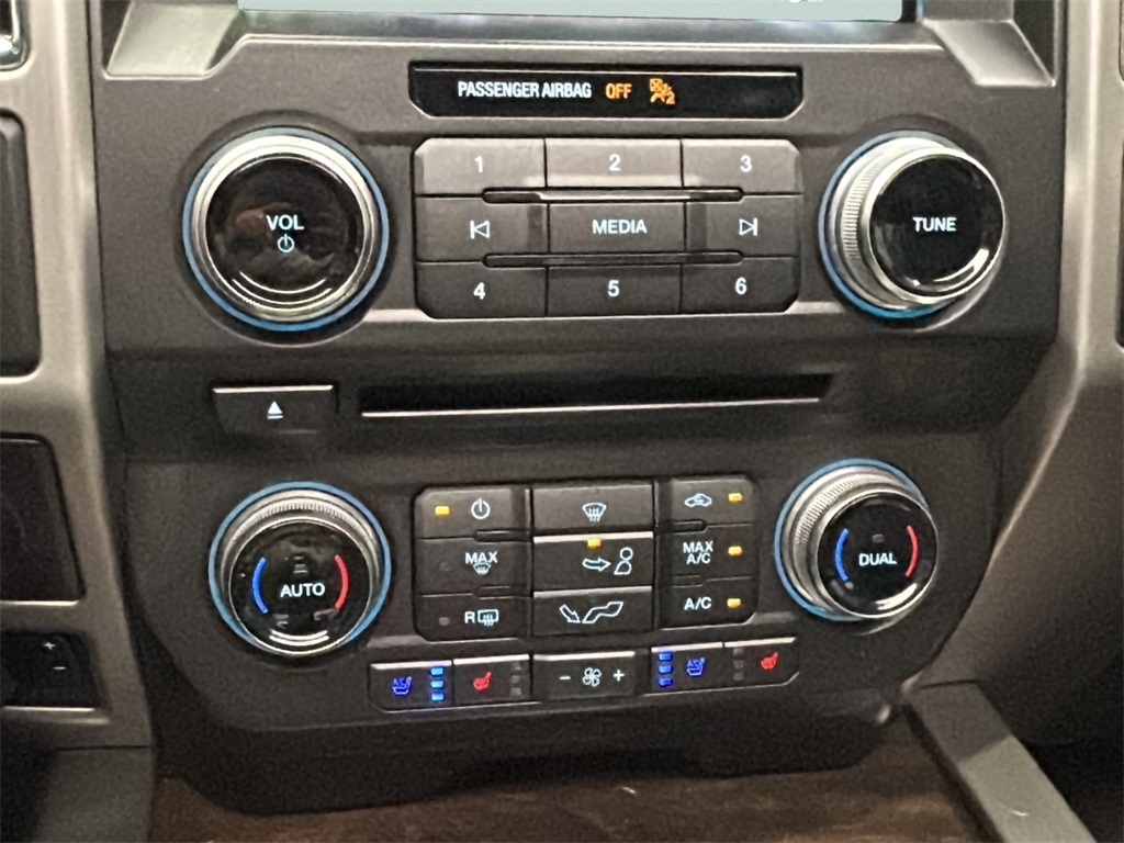 2017 Ford F-150 Platinum photo 23