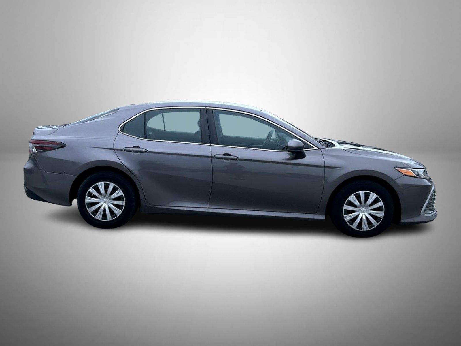 2022 Toyota Camry Hybrid LE photo 2