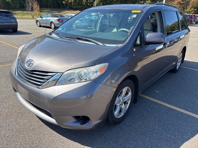 2014 Toyota Sienna L photo 3