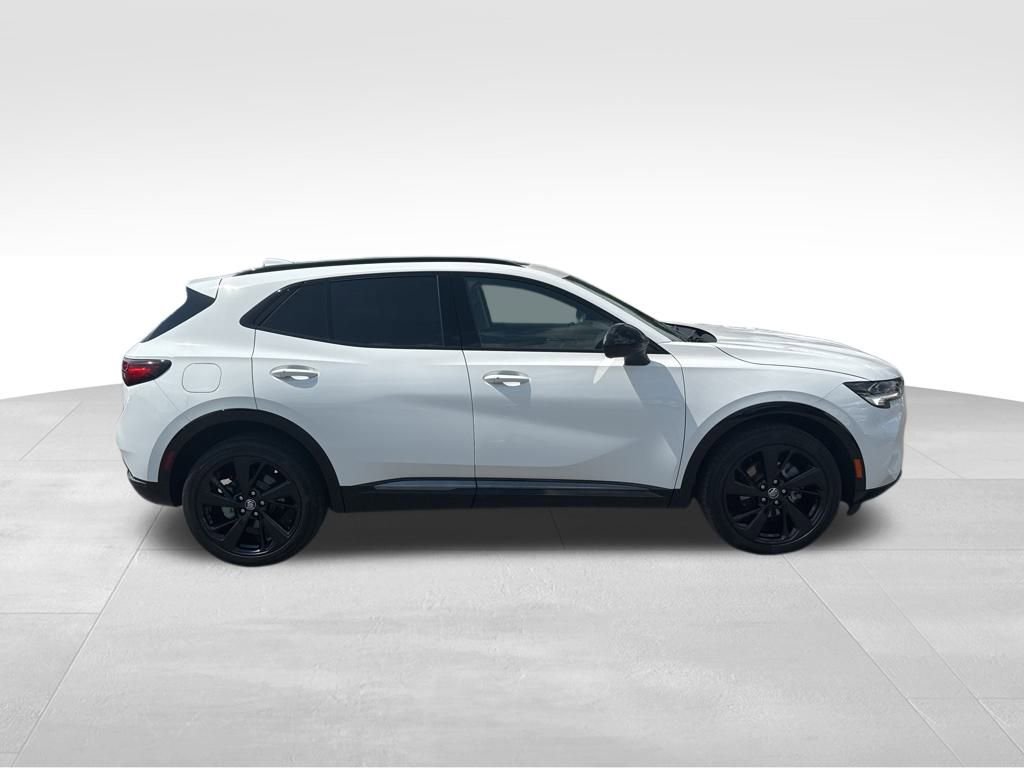 2022 Buick Envision Essence photo 2